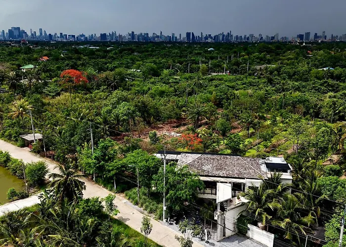 Coconut Lane Bangkok Hotel