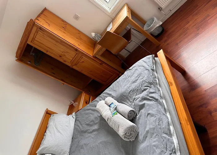Elkington Point Bed & Breakfast London
