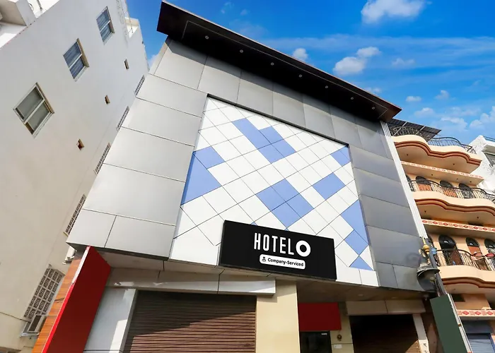 Super Oyo Hotel O Sankat Mochan Gandhi Nagar Kakarmatha
