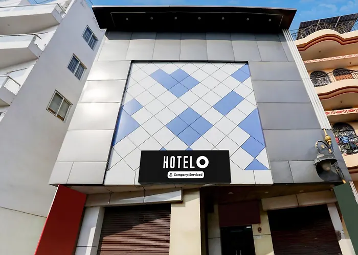 Super Oyo Hotel O Sankat Mochan Gandhi Nagar Kakarmatha