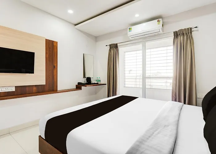 Super Townhouse Oak Dlf Newtown Formerly South Square Bangalore