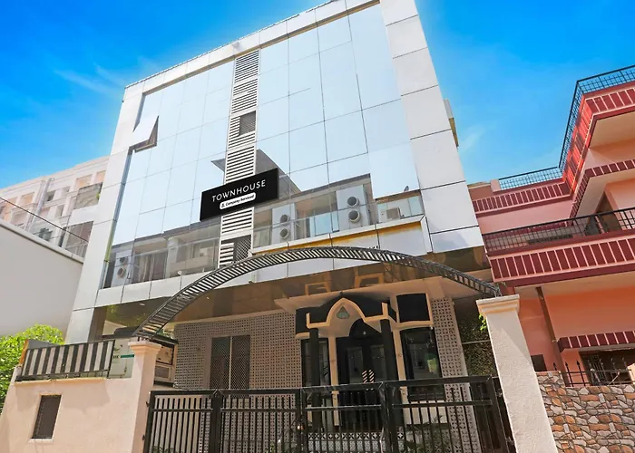 Super Townhouse Cantonment Varanasi Formerly Sarin Inn