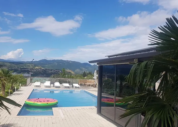 Hotel Labyrinth Pool Tbilisi