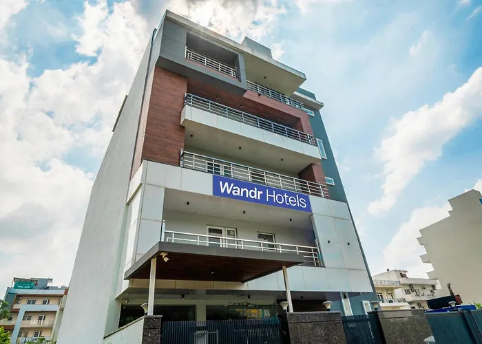 Wandr Hotel Medicity Gurugram, Near Medanta Hospital Gurgaon