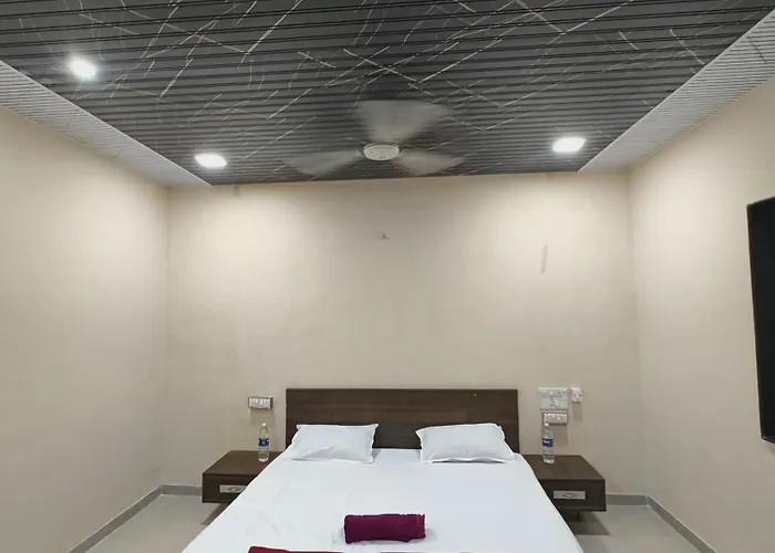 Hotel Poonam Lodge Ahilyanagar