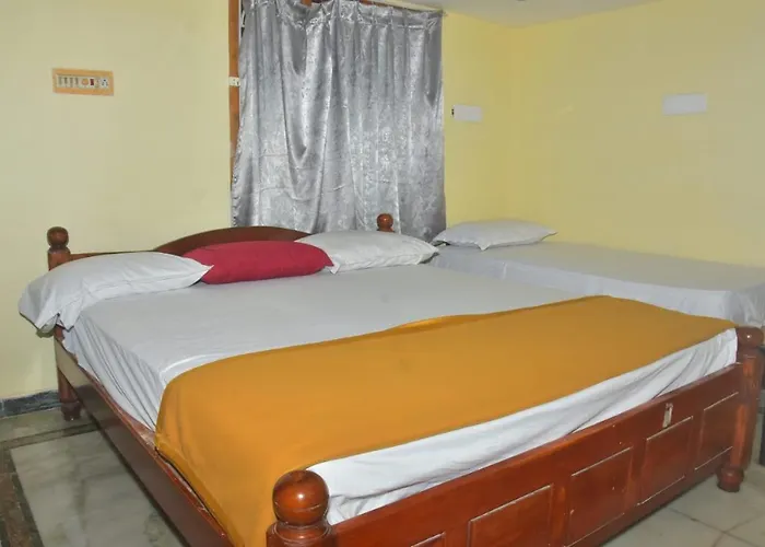 Jr Residency Hotel Tirukkadaiyur