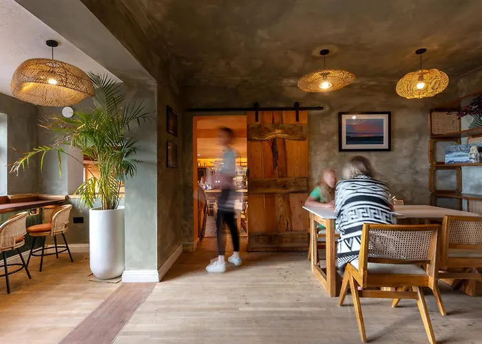 Rwts-Rooms And Resto Broad Haven