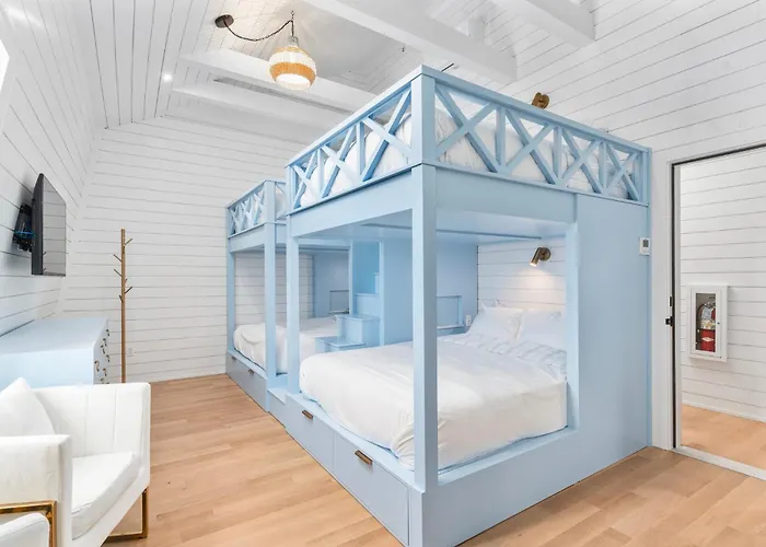Block Island Bunk House Hotel New Shoreham