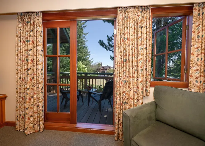 Painter'S Lodge, Trademark Collection By Wyndham Campbell River
