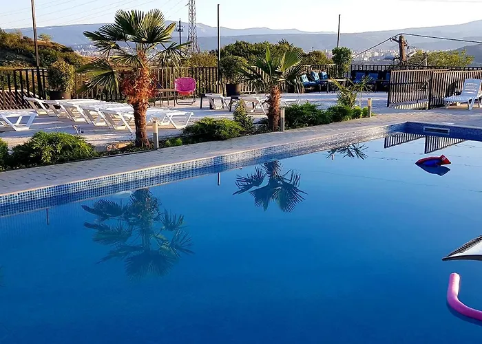 Hotel Labyrinth Pool Tbilisi