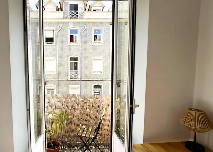 Central Lisbon Rooms In Palmira Shared Apartment For Surf Lovers