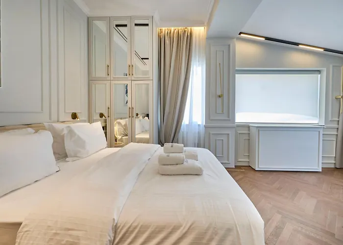 Ermou 99 Intelligent Private Suites Athens