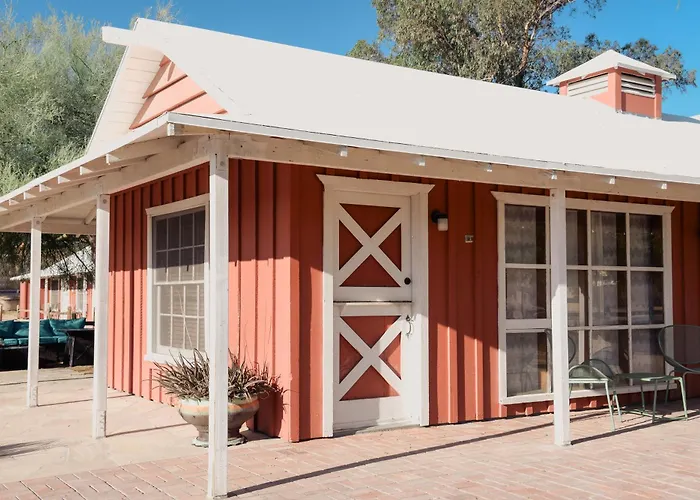 Room 5 - Downtown Joshua Tree Motel - Pet Friendly - Walk To Shops & Visitor Center, Minutes To Park Entrance