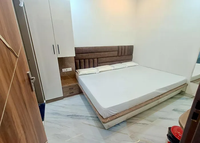 Shri Radha Rani Kripa Dham Hotel Mathura