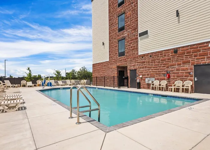 Cobblestone Hotel & Suites - Foley