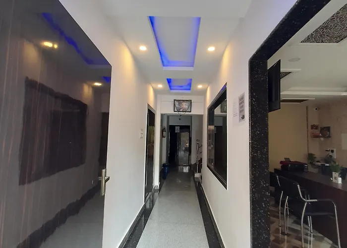 Garden Guest House 250M From Vfs Global & Rene Tower , Acropolis Mall Kolkata