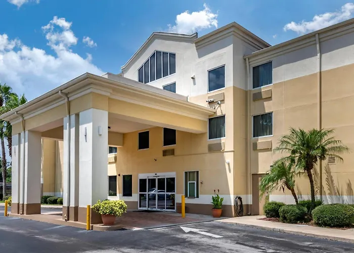 Comfort Inn & Suites Deland - Near University