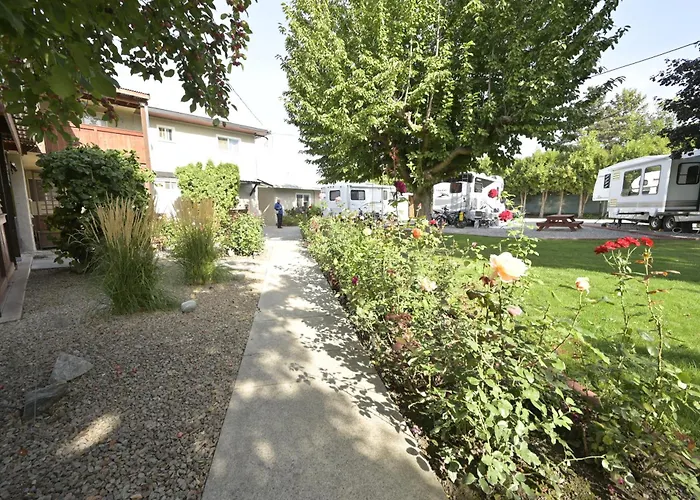Maple Leaf Motel & Rv Park Resort Oliver
