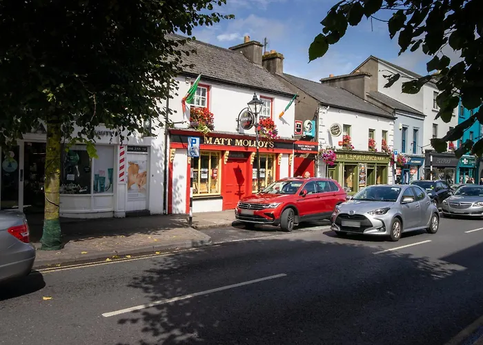 The Mariner, Westport Hotel
