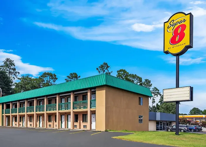 Super 8 By Wyndham Columbia/Ft. Jackson Sc Motel