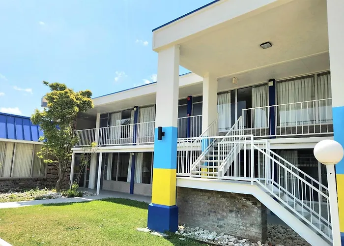 Days Inn By Wyndham Seguin Tx
