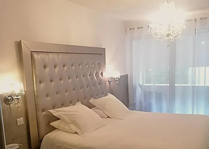 Hôtel Les Deux Lions Riez