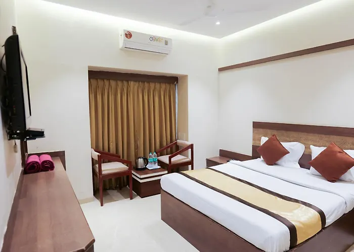 Hotel Laxmibai Palace- Only 300 Miter From Sai Baba Temple!!!! Shirdi