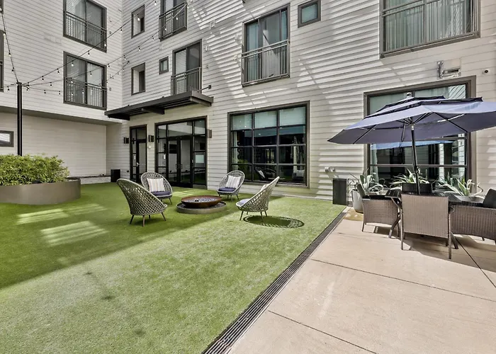 Hotel Sentral East Austin At 1630 E Sixth