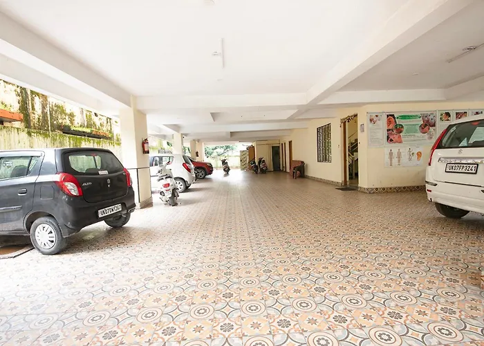 Fabhotel Crestwood Inn Dehradun