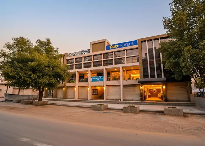 Fabhotel Relax - Opp Hotel Leela Gandhinagar