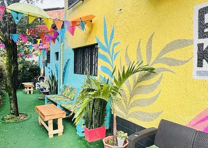 Baku Laureles Hostel Medellin