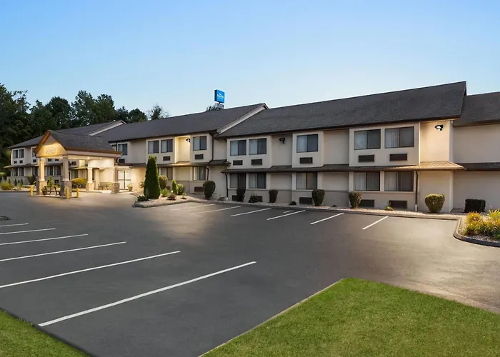 Baymont By Wyndham Branford/New Haven Hotel