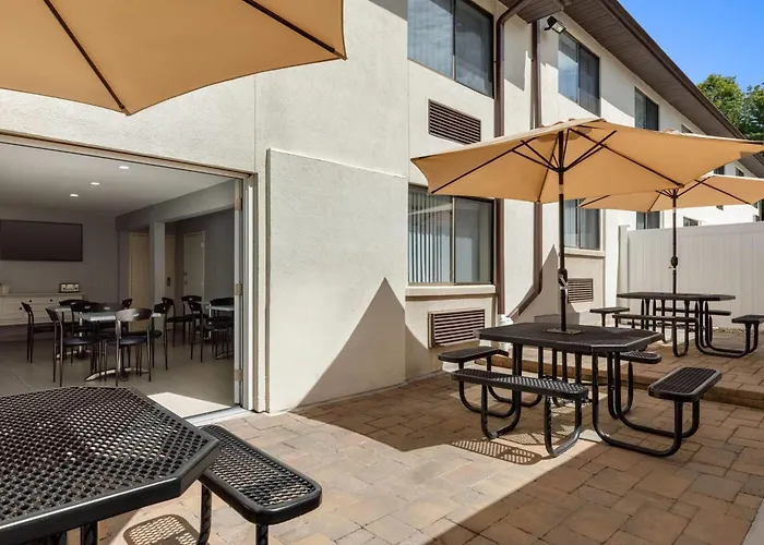 Baymont By Wyndham Branford/New Haven Hotel