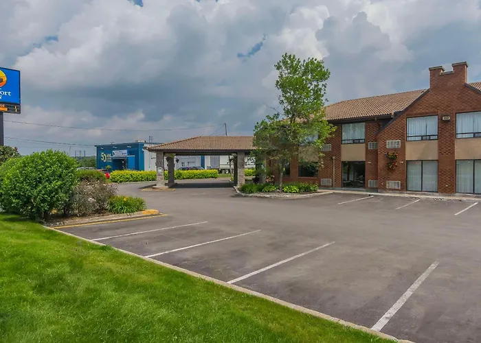 Comfort Inn Levis