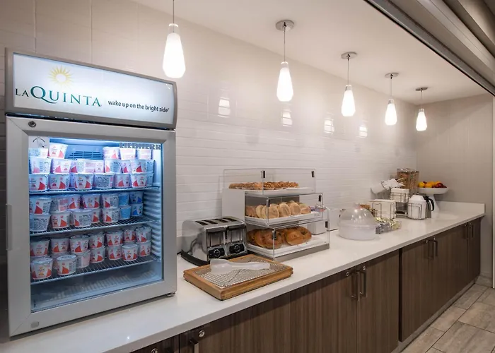 Baymont By Wyndham White Plains - Elmsford Hotel
