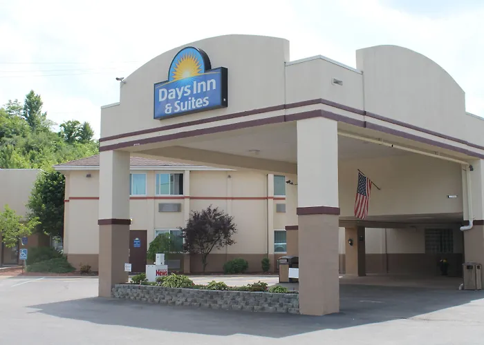 Days Inn & Suites By Wyndham Bridgeport - Clarksburg