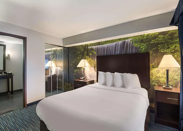 Clarion Pointe Syracuse Downtown Hotel