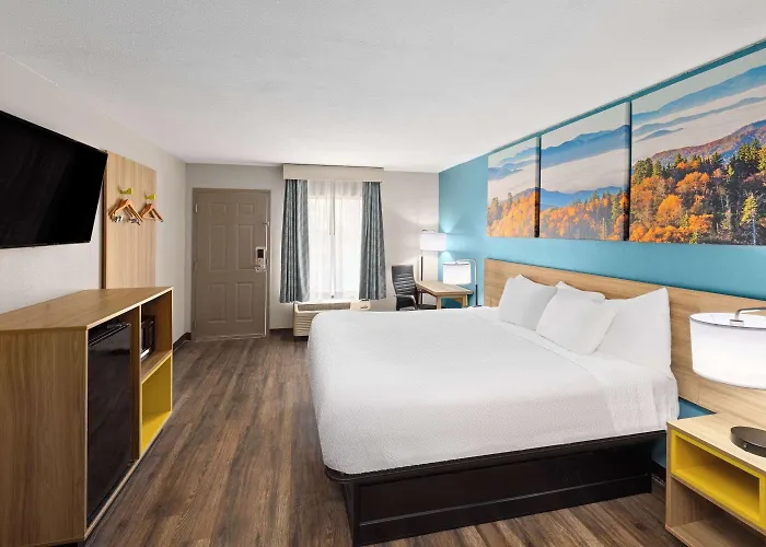 Days Inn By Wyndham Clarksville North Exit 4