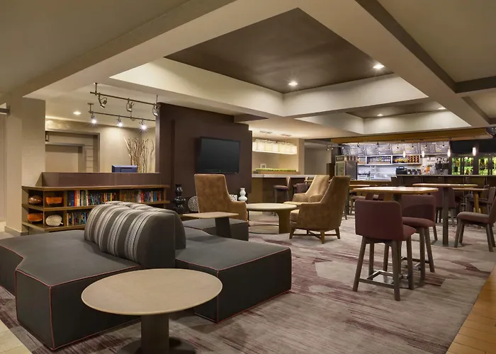 Courtyard By Marriott Champaign Hotel