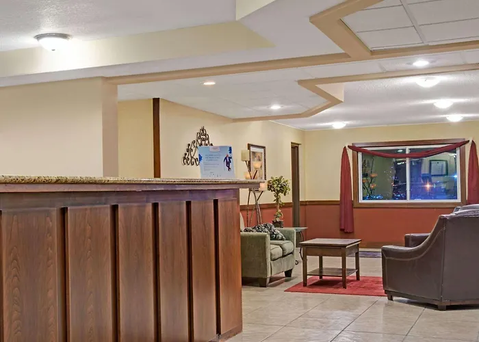 Super 8 By Wyndham Monticello Hotel