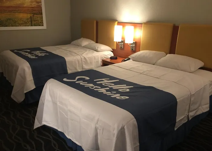 Days Inn & Suites By Wyndham Cincinnati North Springdale