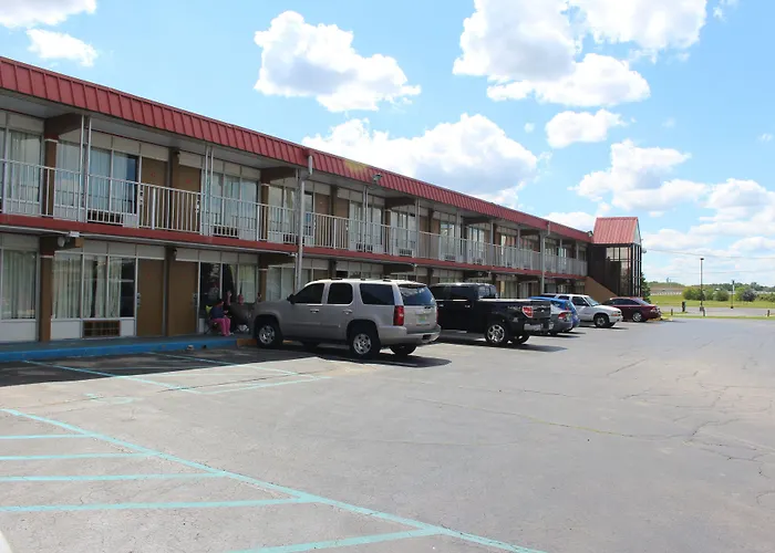 Super 8 By Wyndham Perrysburg-Toledo Hotel