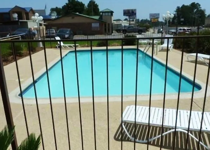 Xecutive Inn And Suites Center