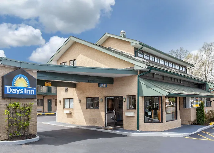 Days Inn By Wyndham Woodbury Long Island