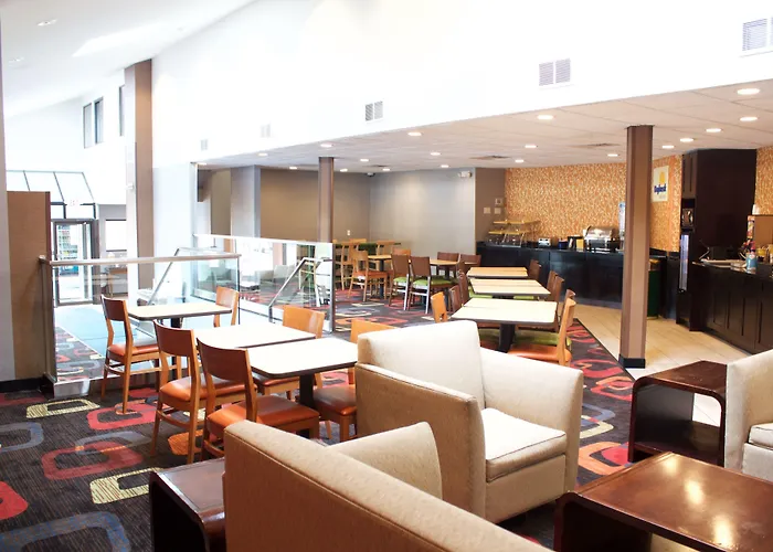 Days Inn By Wyndham Woodbury Long Island