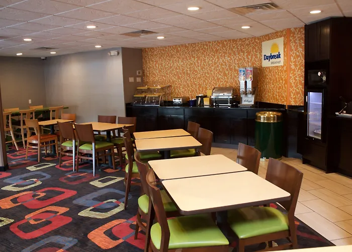 Days Inn By Wyndham Woodbury Long Island