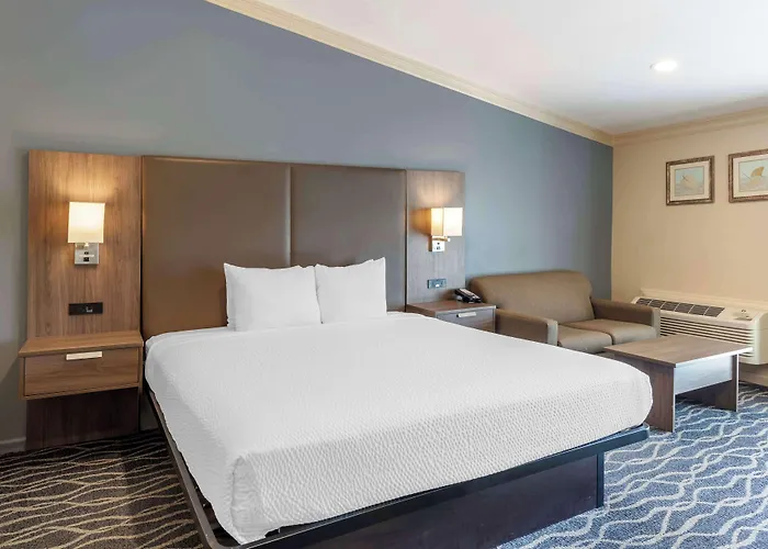 Best Western Plus Hill House Bakersfield