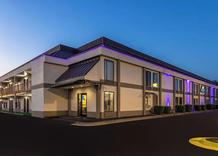 Days Inn & Suites By Wyndham Fort Bragg/Cross Creek Mall Fayetteville