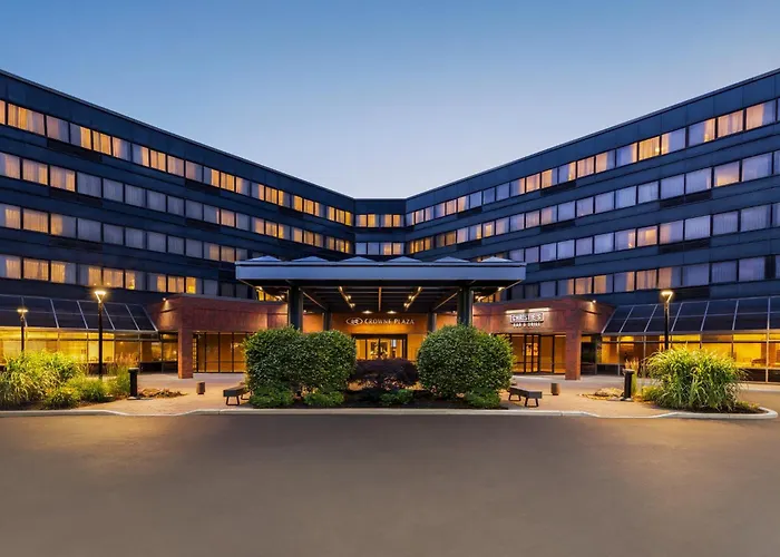 Crowne Plaza Edison By Ihg Hotel
