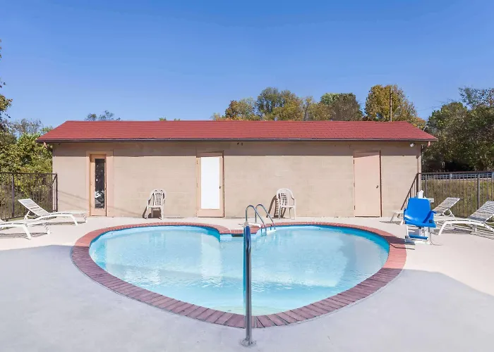 Travelodge By Wyndham Clarksville